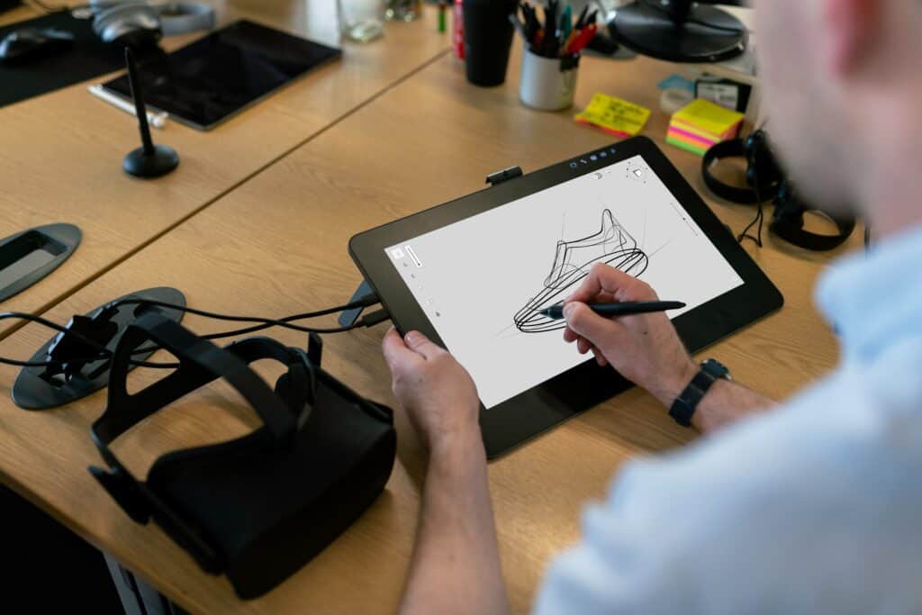 drawing tablets don't need computers, but graphic tablets do