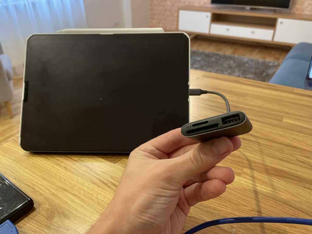 connecting usb to ipad with adapter