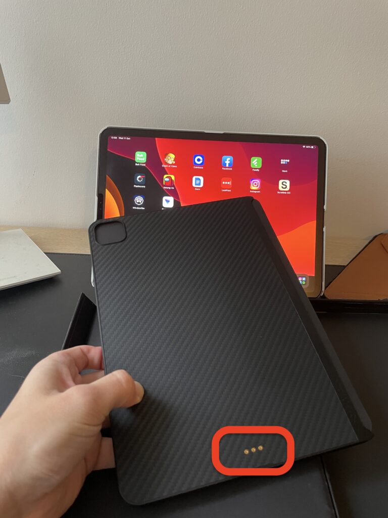 pitaka magez case 2 that works with magic keyboard due to the smart connectors